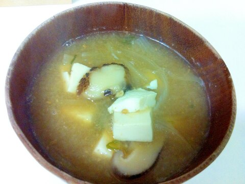 甘～い♪豆腐と玉ねぎのお味噌汁